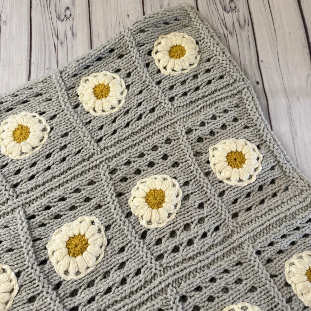 Shabby Chic‎ Crochet Daisy Throw Blanket Gray Yellow Flower Cottagecore 50x60